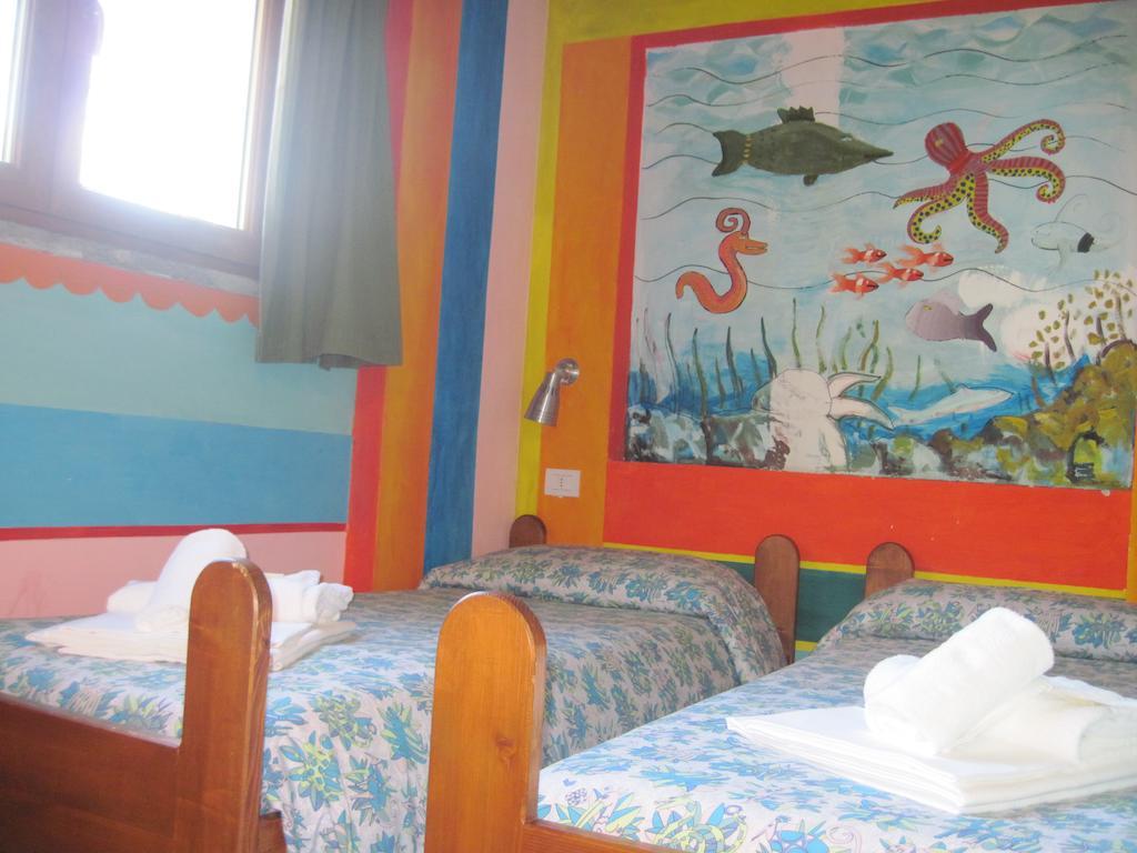 Libera Universita Di Alcatraz Hostal Morleschio Habitación foto
