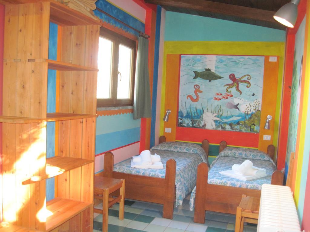 Libera Universita Di Alcatraz Hostal Morleschio Habitación foto
