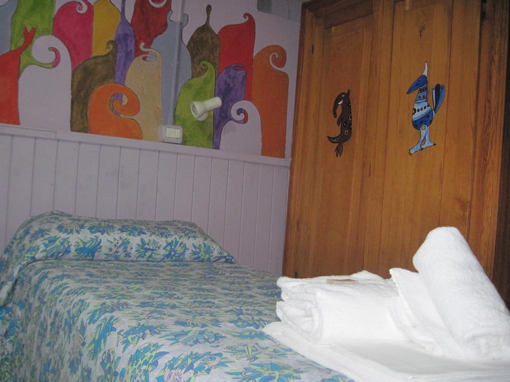 Libera Universita Di Alcatraz Hostal Morleschio Habitación foto