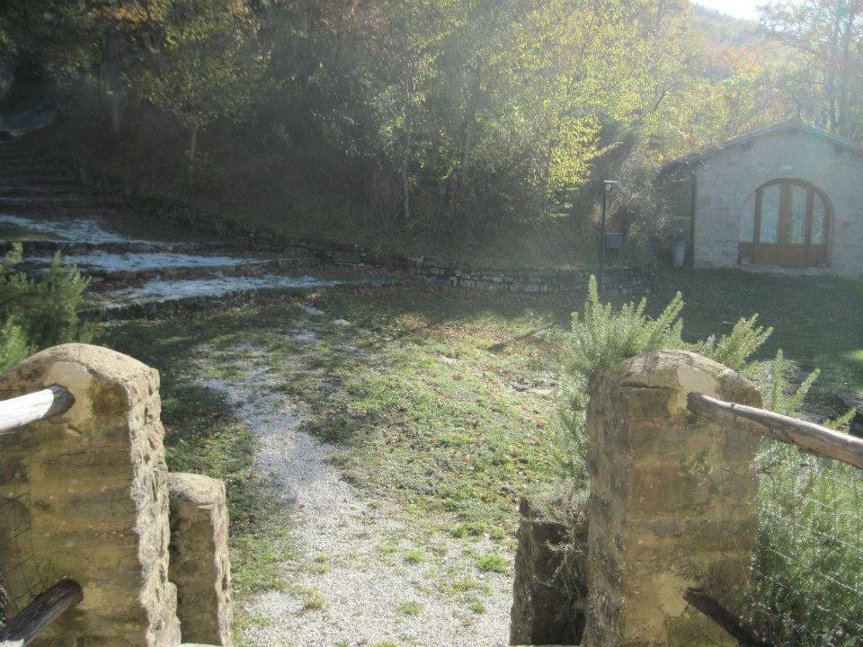 Libera Universita Di Alcatraz Hostal Morleschio Exterior foto